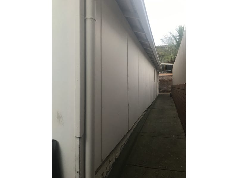 Fully detached Granny Flat with 11