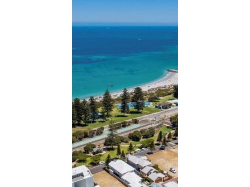 Beach House Living – . Five minute stroll to beach, located in quite peaceful neighborhood close to schools, cafes, shops, public transport and parks