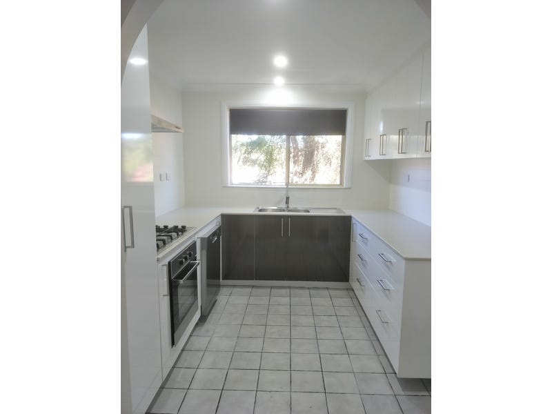 Spacious 2 Bedroom Unit 4