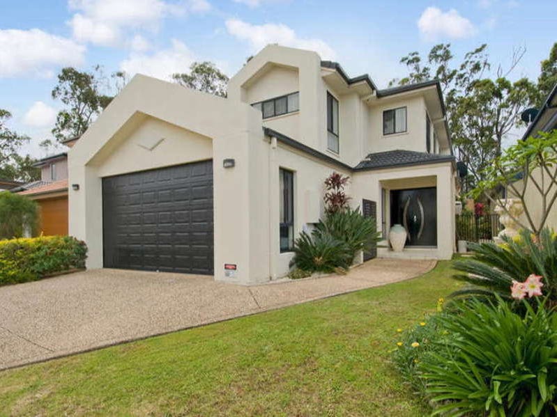 Stunning golf frontage family home