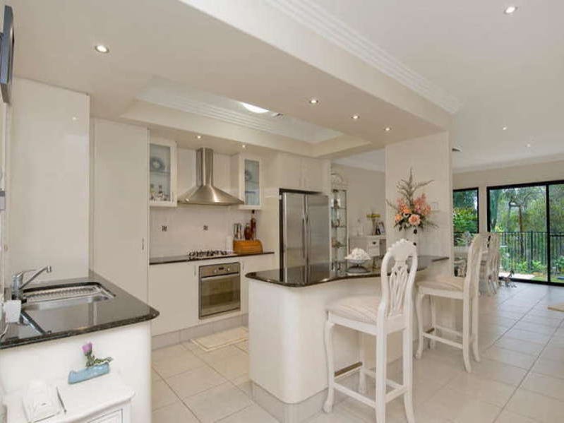 Stunning golf frontage family home 2