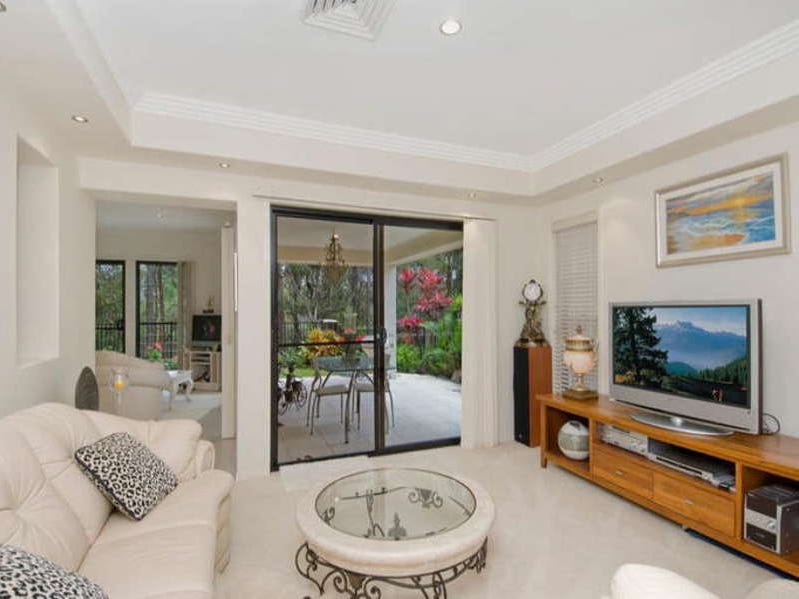 Stunning golf frontage family home 5