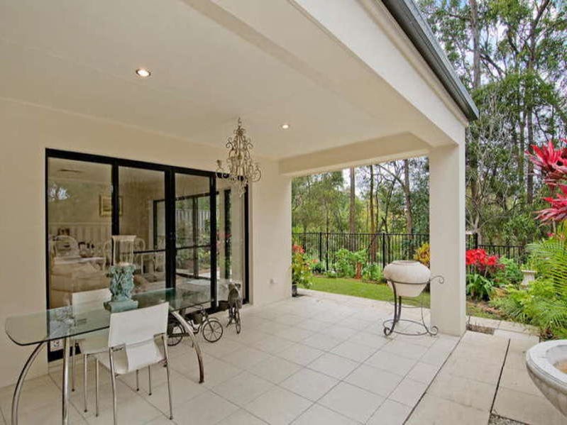 Stunning golf frontage family home 10