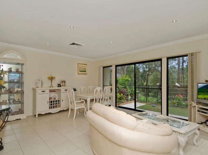 Stunning golf frontage family home 12