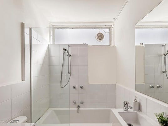 Unfurnished 1 bedroom apartment for 3