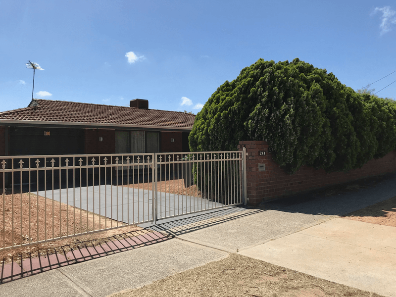 NEAT AS A PIN SPACiOUS HOME