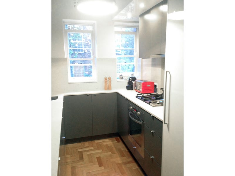 Spacious One Bedroom Unit By 4