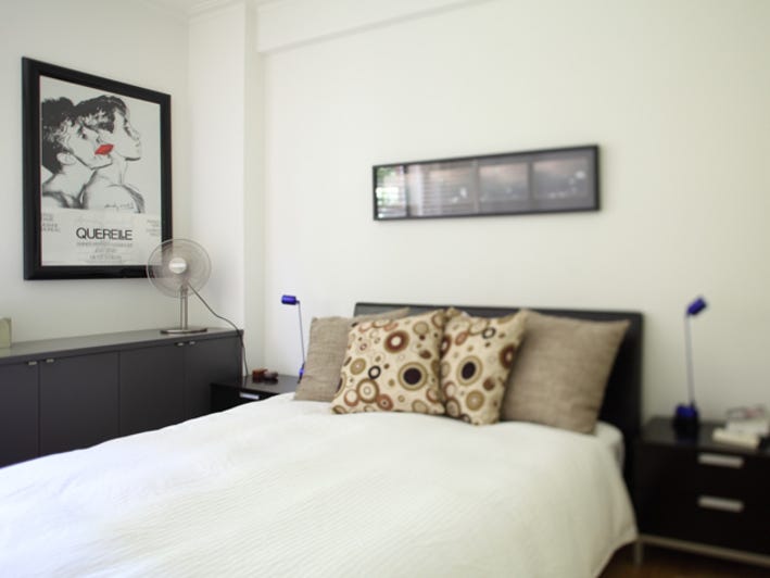 Spacious One Bedroom Unit By 5