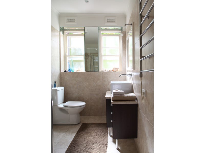 Spacious One Bedroom Unit By 6