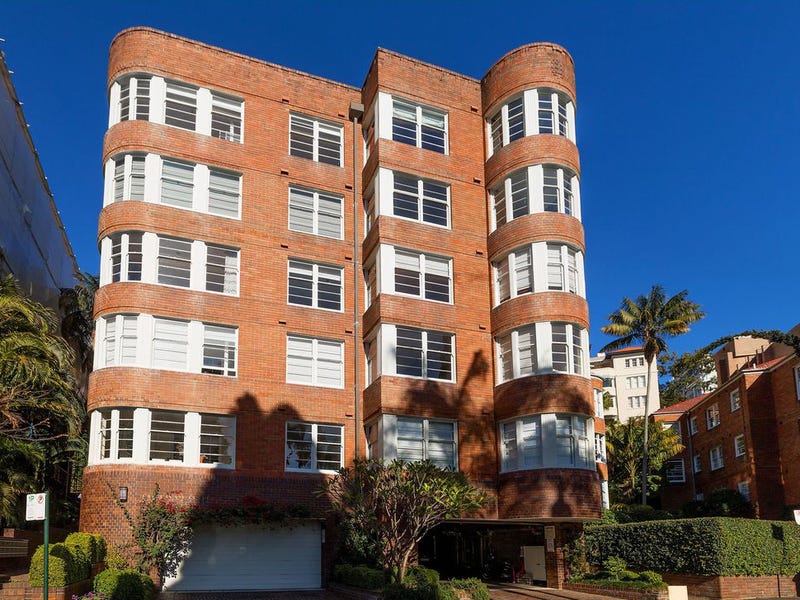 Spacious One Bedroom Unit By 8