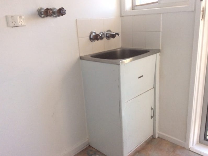 2 Bedroom Duplex Close To 11