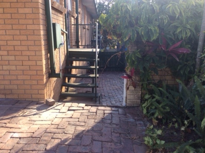 2 Bedroom Duplex Close To 13