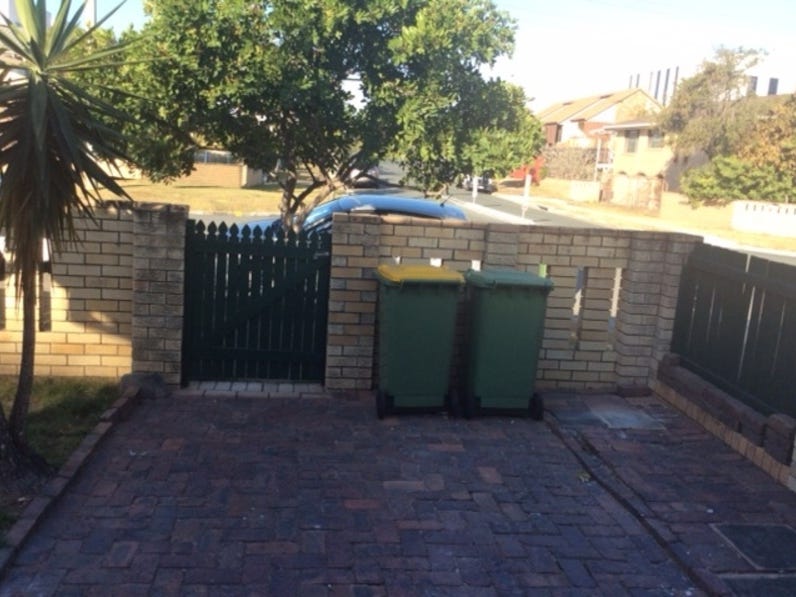 2 Bedroom Duplex Close To 14