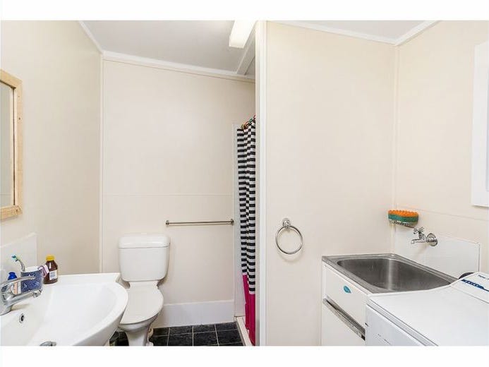 One Bedroom Fully Self Contained 5