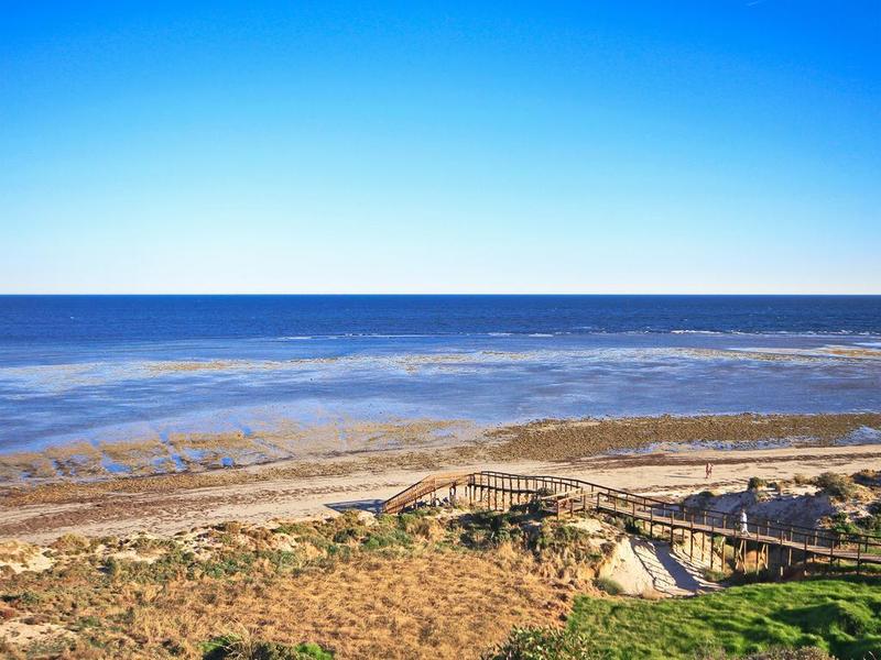 ONE STREET TO THE BEACH 3