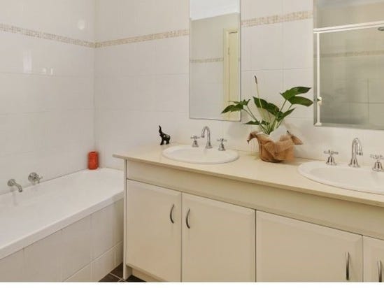 Modern Townhouse in Perfect Location! 9