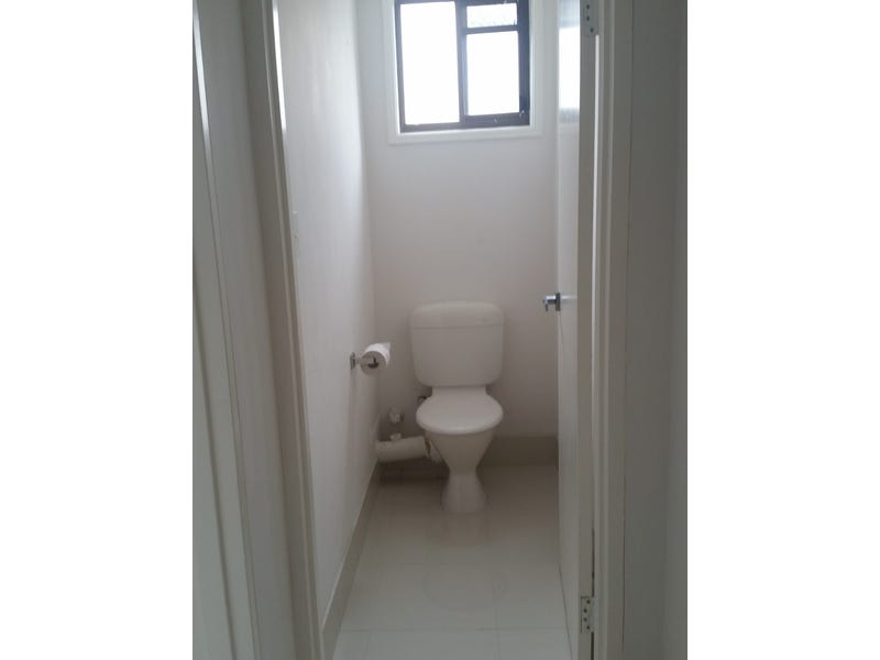 Beachside Unit in heart of 3