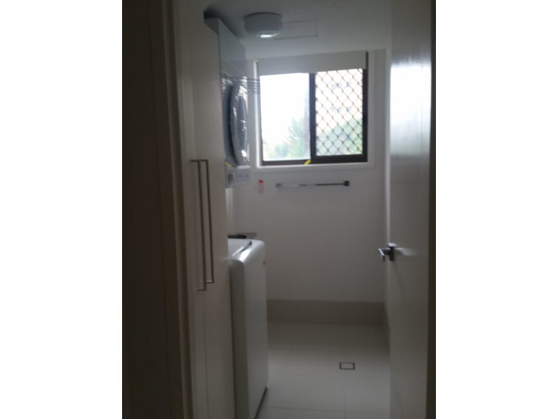 Beachside Unit in heart of 4