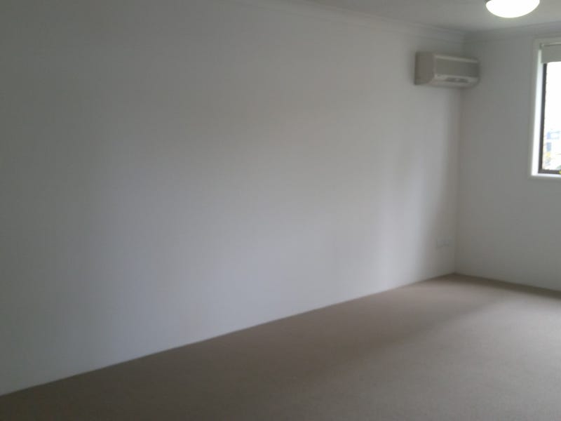 Beachside Unit in heart of 5