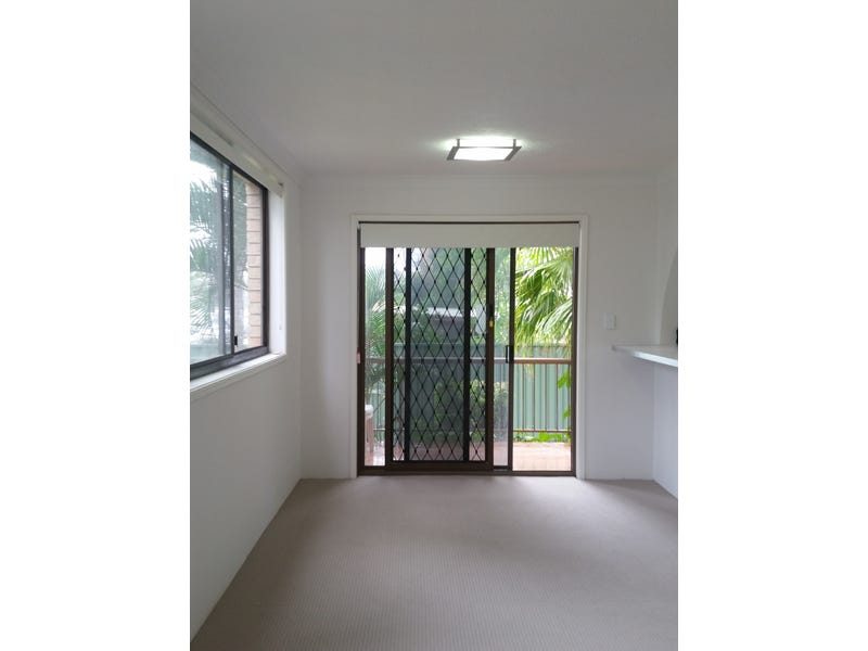 Beachside Unit in heart of 6