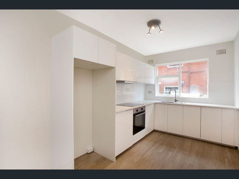 Bright & Spacious in the 2