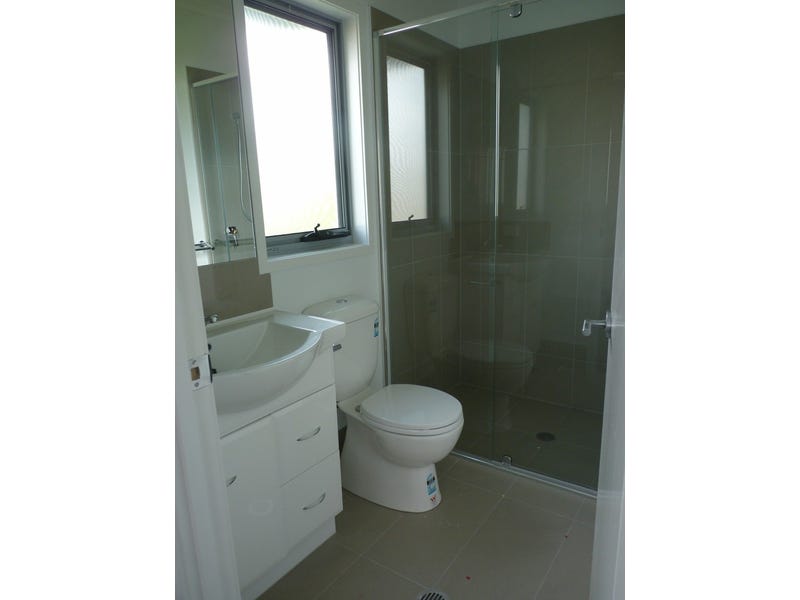 Spacious & Open Plan 2 7
