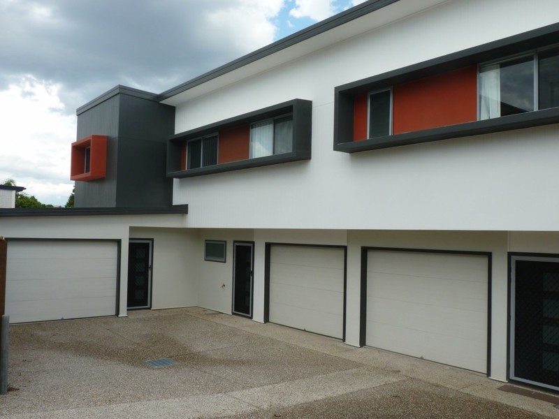 Spacious & Open Plan 2 8