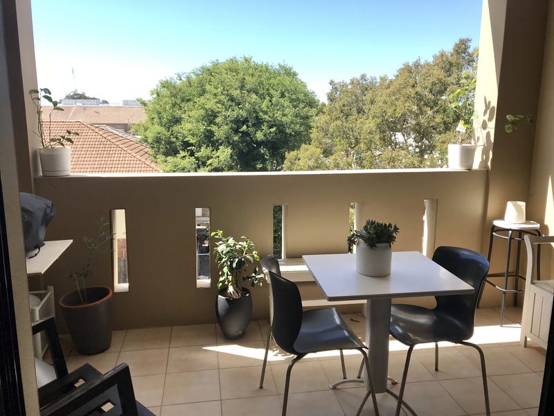 Renovated Studio situated in the 3