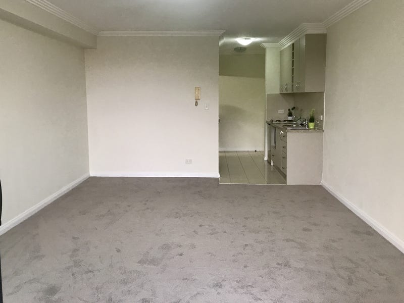 Renovated Studio situated in the 5