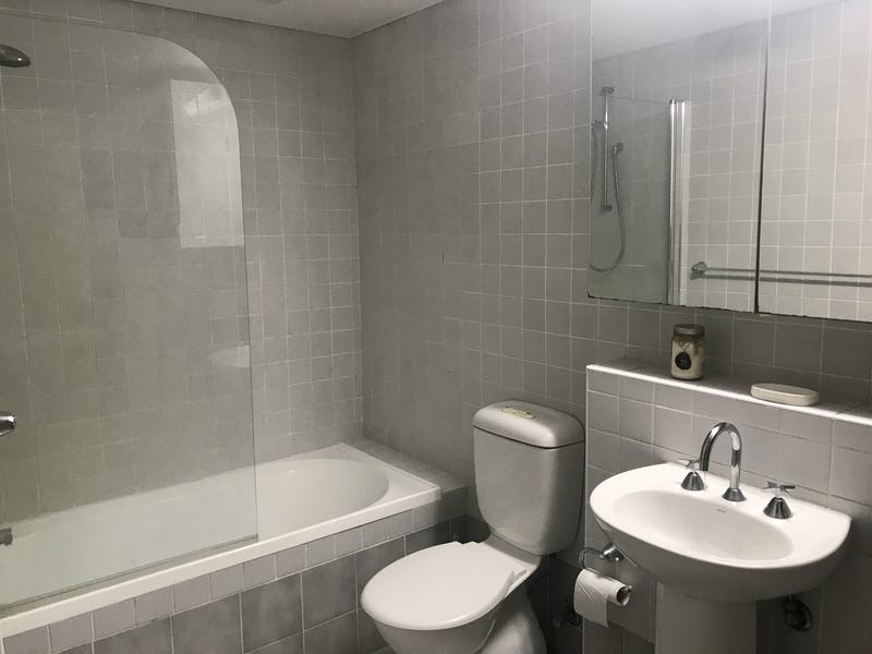 Renovated Studio situated in the 6