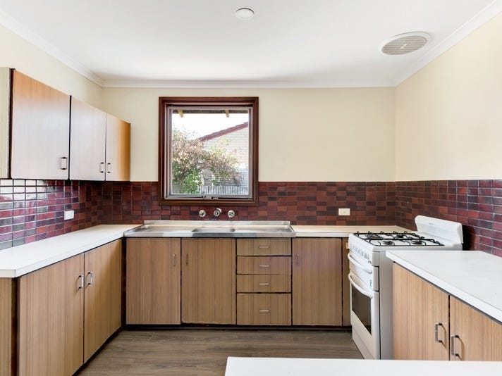 $305 – $310 pw 6