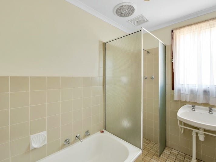$305 – $310 pw 11
