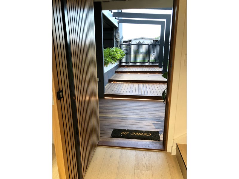 Newly renovated family home minutes 5