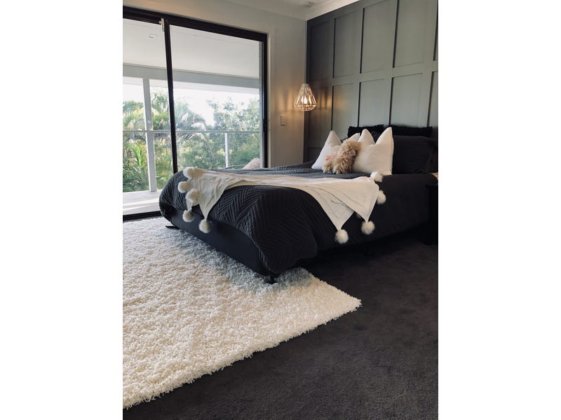 Newly renovated family home minutes 8