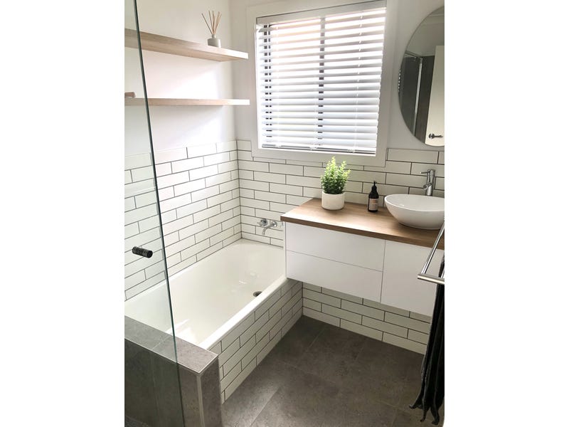 Newly renovated family home minutes 10