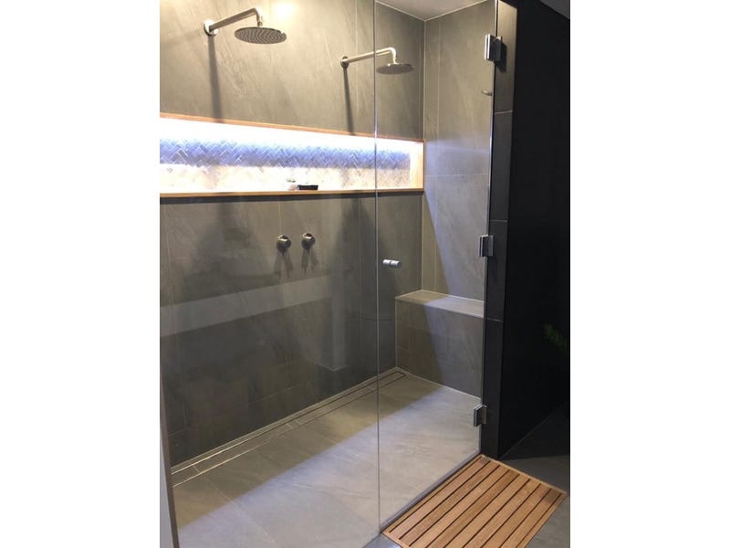 Newly renovated family home minutes 13