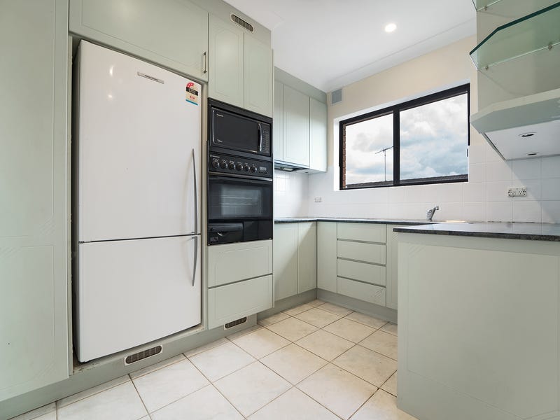 Large and bright 2 bedroom 3