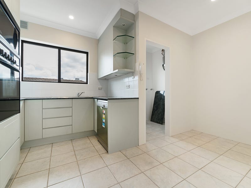 Large and bright 2 bedroom 4
