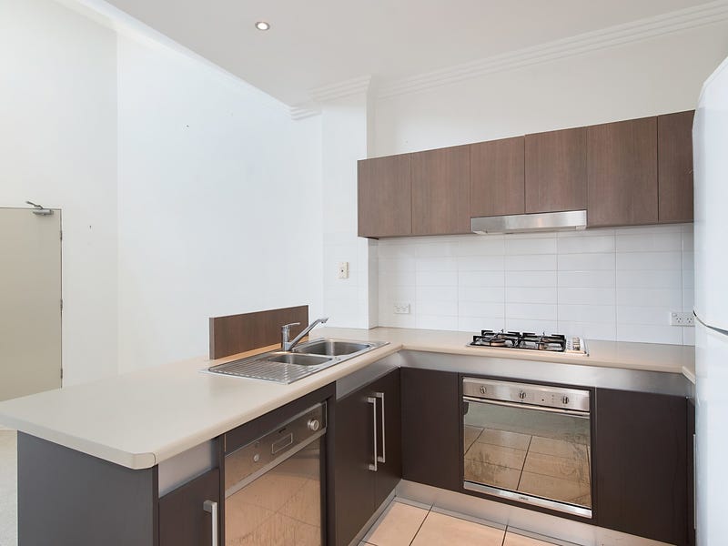 Light Filled Apartment Walking Distance 4