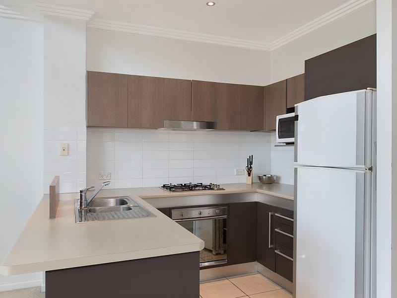 Light Filled Apartment Walking Distance 5