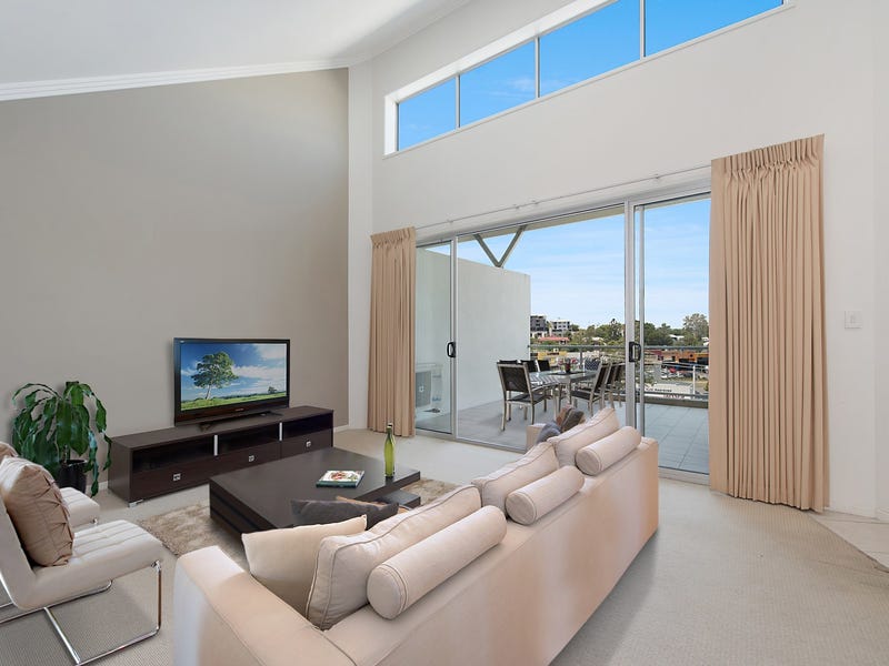 Light Filled Apartment Walking Distance 6