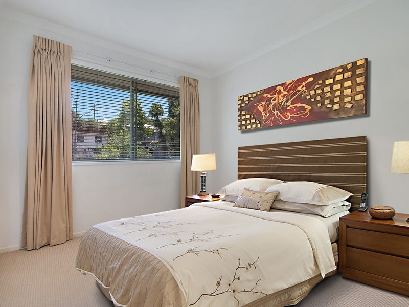 Light Filled Apartment Walking Distance 7
