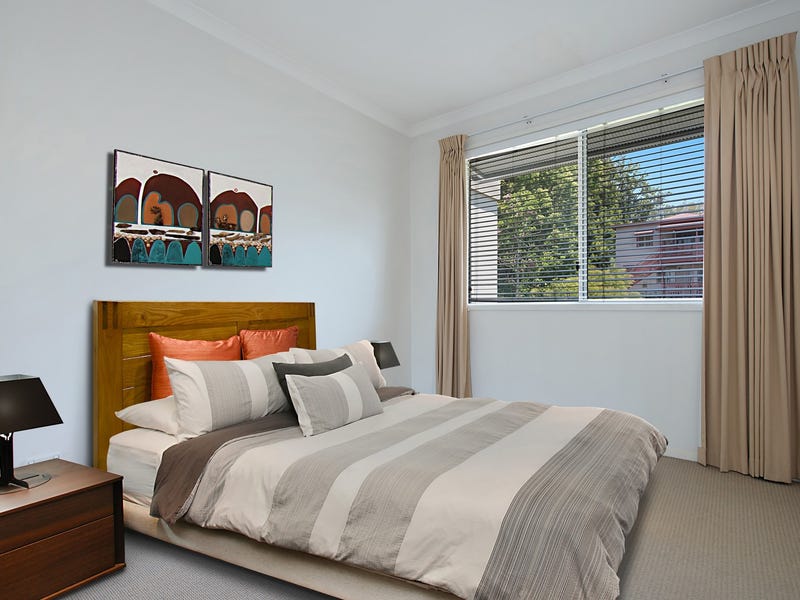 Light Filled Apartment Walking Distance 8