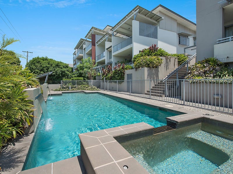 Light Filled Apartment Walking Distance 16
