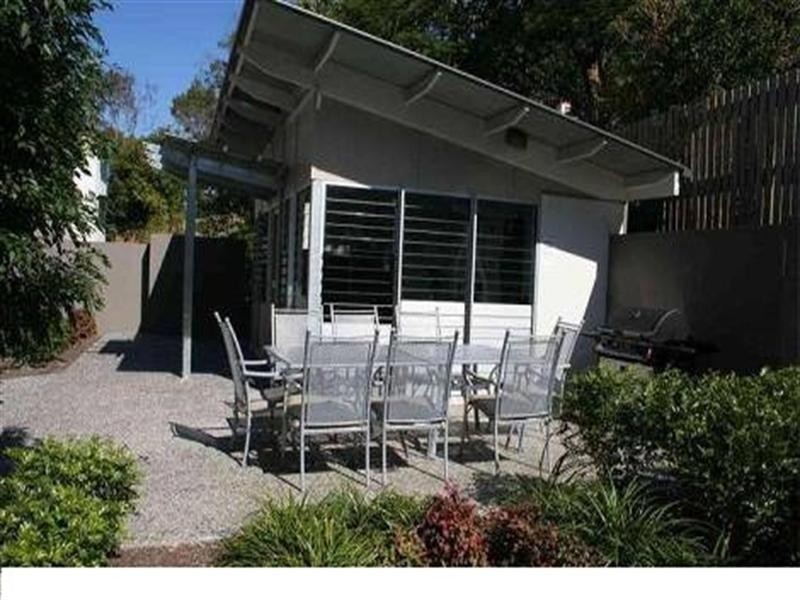 Light Filled Apartment Walking Distance 20