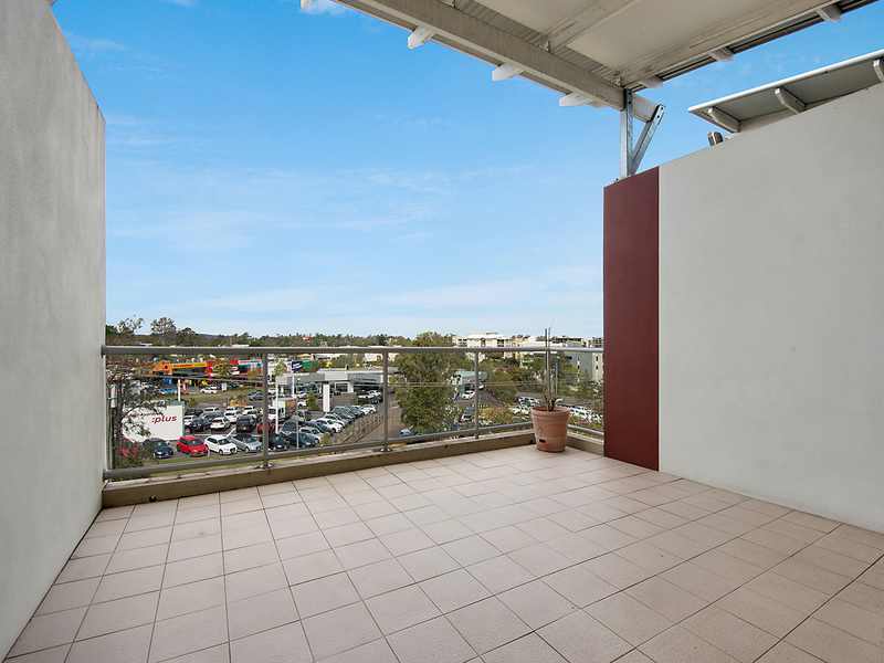 Light Filled Apartment Walking Distance 21