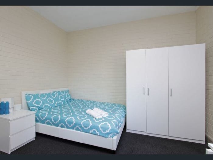 Modern Fully Furnished & Equipped 3