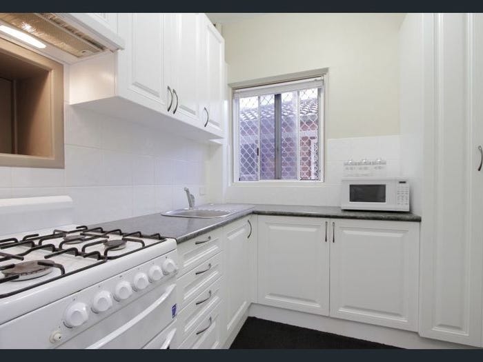 Modern Fully Furnished & Equipped 4
