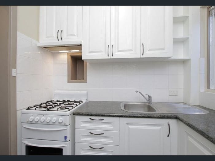 Modern Fully Furnished & Equipped 5