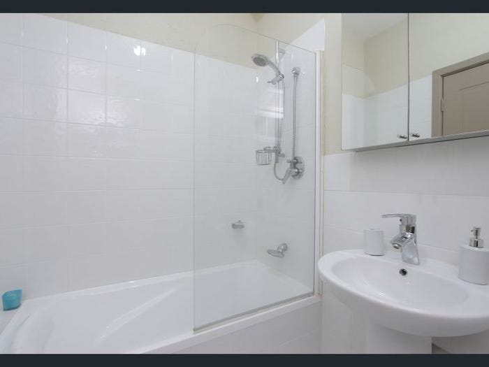 Modern Fully Furnished & Equipped 8